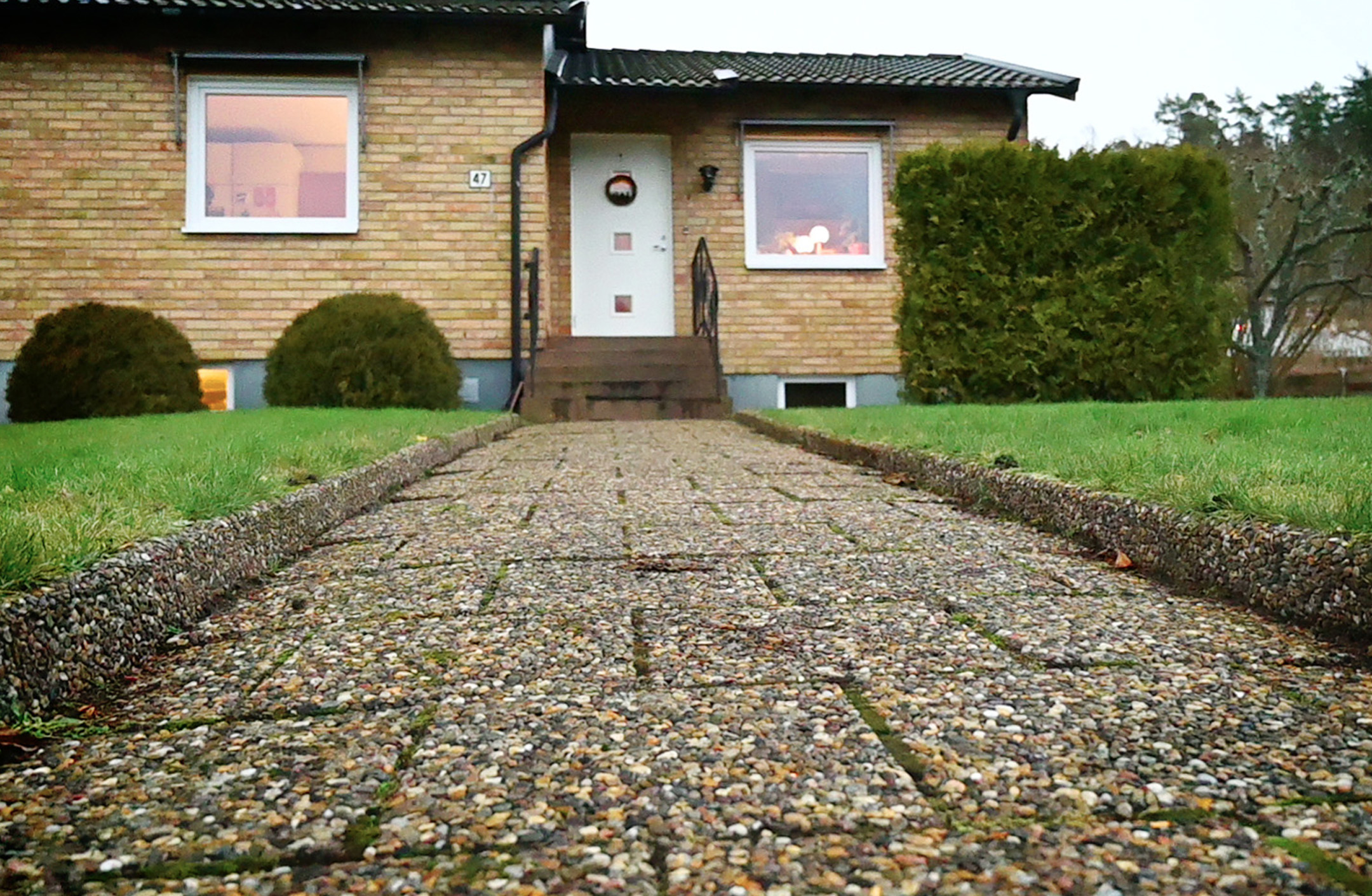 uppfart till 50-talsvilla i tegel
